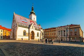 Urban Oasis With Terrace And Parking
