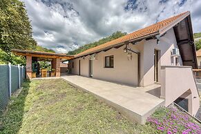 Urban Oasis With Terrace And Parking