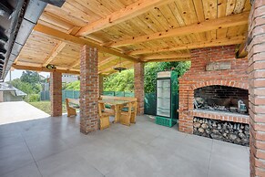 Urban Oasis With Terrace And Parking