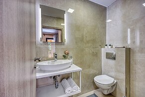 Urban Oasis With Terrace And Parking