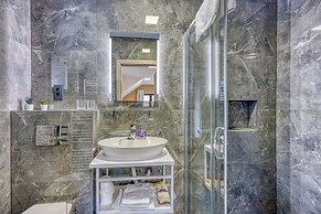 Urban Oasis With Terrace And Parking