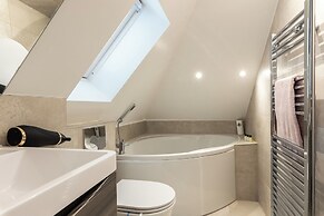 Apartment - Sleeps 4 & Free Parking