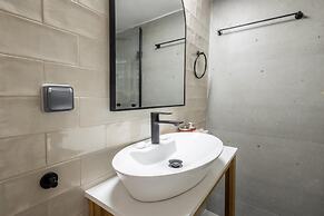 Modern Acropolis 2 Bedroom Apartment Steps From History