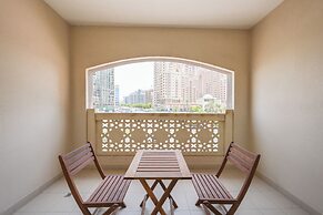 Yogi - Cozy Retreat In This Stylish Studio With Balcony