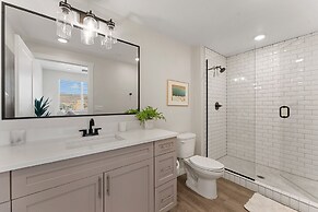 Boots At Kat's 2 Bedroom Condo