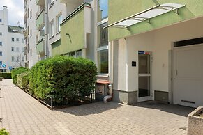 Spacious 3 Bedroom Apartment by Renters