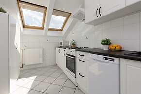 Spacious 3 Bedroom Apartment by Renters