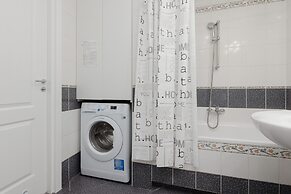 Spacious 3 Bedroom Apartment by Renters