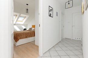 Spacious 3 Bedroom Apartment by Renters