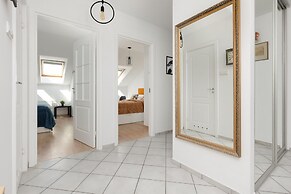 Spacious 3 Bedroom Apartment by Renters