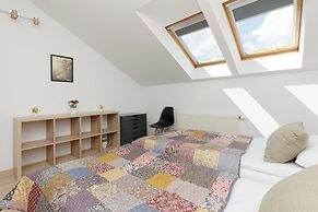 Spacious 3 Bedroom Apartment by Renters