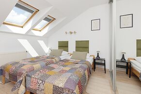 Spacious 3 Bedroom Apartment by Renters