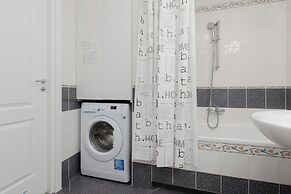 Spacious 3 Bedroom Apartment by Renters