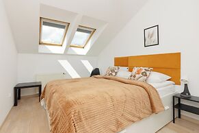 Spacious 3 Bedroom Apartment by Renters