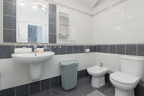 Spacious 3 Bedroom Apartment by Renters