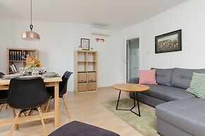 Spacious 3 Bedroom Apartment by Renters