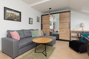 Spacious 3 Bedroom Apartment by Renters