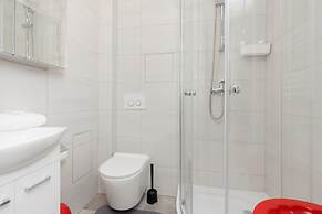 Spacious 3 Bedroom Apartment by Renters