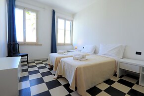 Bed and Parking Cecina Rooms