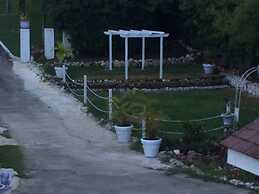 Pondbottom Apartment Hotel