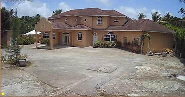 Pondbottom Apartment Hotel