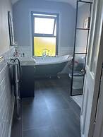 Charming 3BD House W/private Garden - Bristol