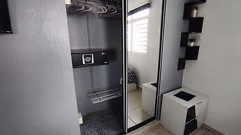 Cozy and Modern Apartment Black & White With Jacuzzi on Terrace