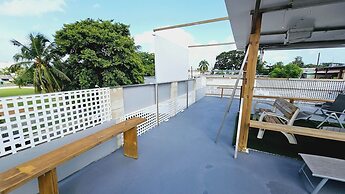 Cozy and Modern Apartment Black & White With Jacuzzi on Terrace