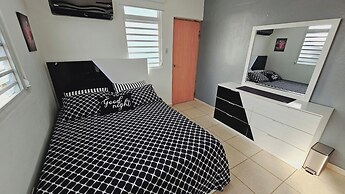 Cozy and Modern Apartment Black & White With Jacuzzi on Terrace