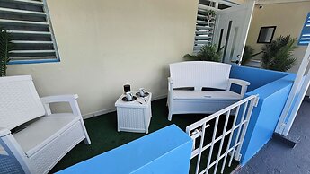 Cozy and Modern Apartment Black & White With Jacuzzi on Terrace