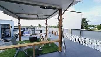 Cozy and Modern Apartment Black & White With Jacuzzi on Terrace