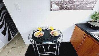 Cozy and Modern Apartment Black & White With Jacuzzi on Terrace