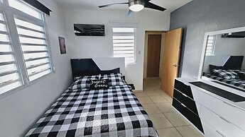 Cozy and Modern Apartment Black & White With Jacuzzi on Terrace