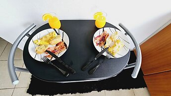 Cozy and Modern Apartment Black & White With Jacuzzi on Terrace