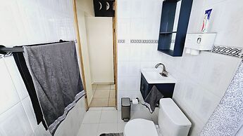 Cozy and Modern Apartment Black & White With Jacuzzi on Terrace