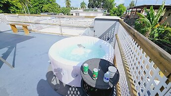 Cozy and Modern Apartment Black & White With Jacuzzi on Terrace
