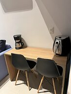 Sunny Hall Flat by EasyHome