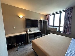 Regal Inn & Suites New York LaGuardia Hotel
