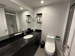 Regal Inn & Suites New York LaGuardia Hotel