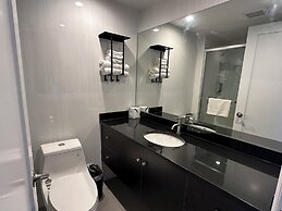 Regal Inn & Suites New York LaGuardia Hotel