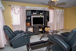 Beach-Pool-Sun-family-6 bedroom getaway