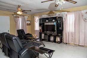 Beach-Pool-Sun-family-6 bedroom getaway