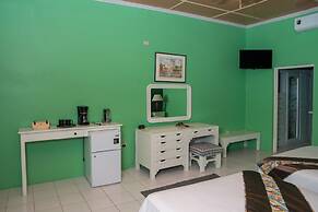 Beach-Pool-Sun-family-6 bedroom getaway