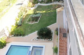 Beach-Pool-Sun-family-6 bedroom getaway