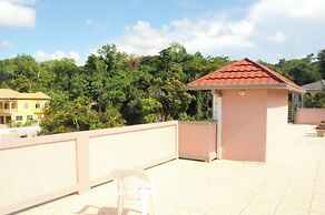 Beach-Pool-Sun-family-6 bedroom getaway