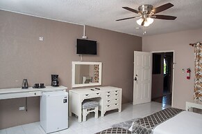 Beach-Pool-Sun-family-6 bedroom getaway