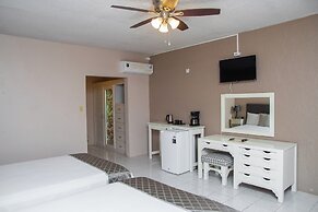 Beach-Pool-Sun-family-6 bedroom getaway