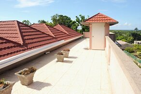 Beach-Pool-Sun-family-6 bedroom getaway