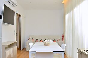 Lovely Flat With Private Garden Next to the Beach