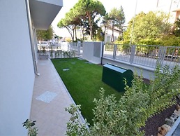 Modern Flat With Private Garden in Rosolina Mare